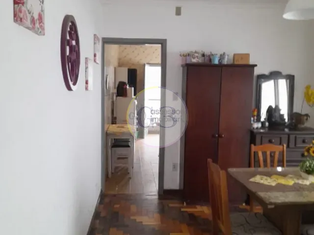 Casa 2 quartos e 1 banheiro, à venda, no bairro Centro em Pelotas