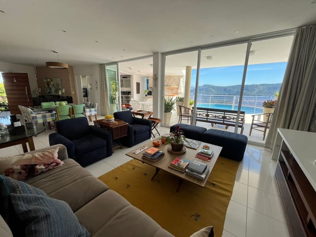 Casa com 850m² 4 quartos e 7 banheiros, à venda, no bairro Piratininga em Niterói