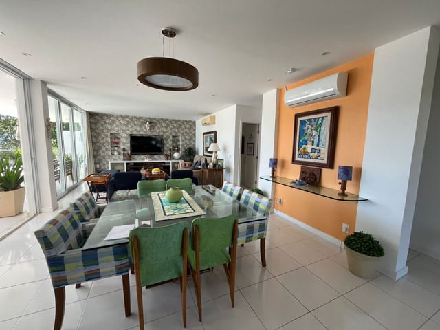 Casa com 850m² 4 quartos e 7 banheiros, à venda, no bairro Piratininga em Niterói