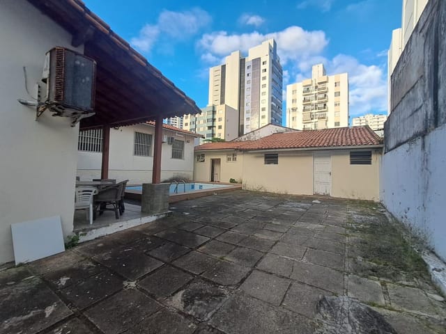 Casa para alugar, no bairro Costa Azul em Salvador