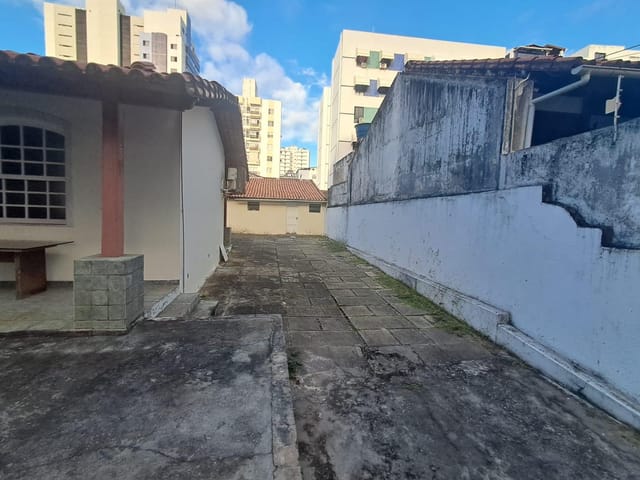 Casa para alugar, no bairro Costa Azul em Salvador