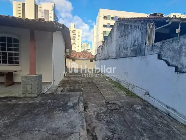 Casa para alugar, no bairro Costa Azul em Salvador