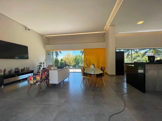 Casa com 1350m² 4 quartos e 6 banheiros, à venda, no bairro Esperança em Londrina