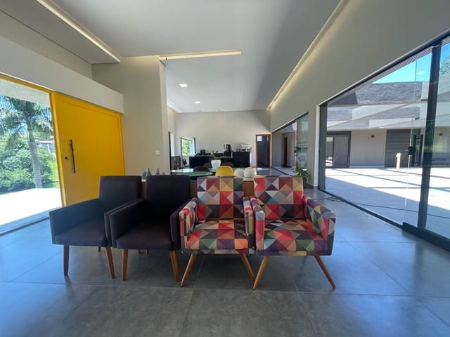 Casa com 1350m² 4 quartos e 6 banheiros, à venda, no bairro Esperança em Londrina