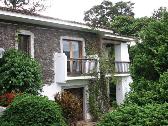 Casa com 32000m², à venda, no bairro Valparaíso em Petrópolis
