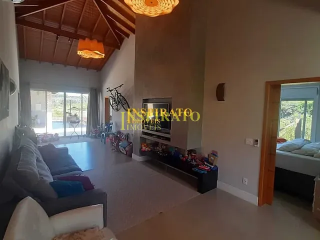 Casa com 1800m² 4 quartos e 6 banheiros, à venda ou para alugar, no bairro Medeiros em Jundiaí