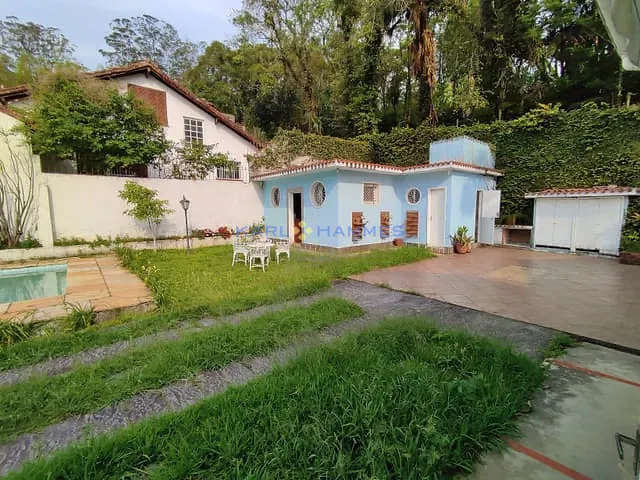 Casa com 600m² 4 quartos e 2 banheiros, à venda, no bairro Castelanea em Petrópolis