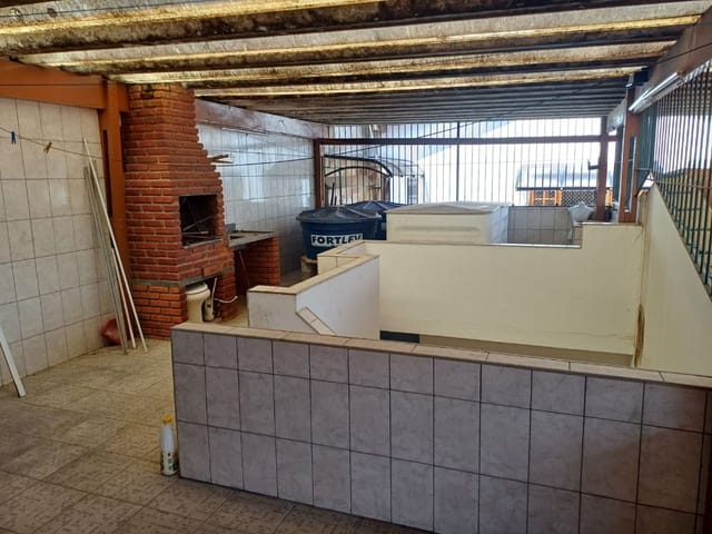 Casa com 200m² 2 quartos e 2 banheiros, à venda ou para alugar, no bairro Vila Granada em São Paulo