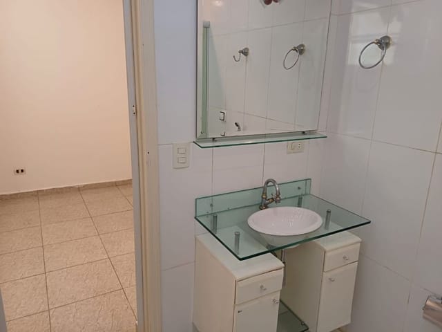 Casa com 200m² 2 quartos e 2 banheiros, à venda ou para alugar, no bairro Vila Granada em São Paulo
