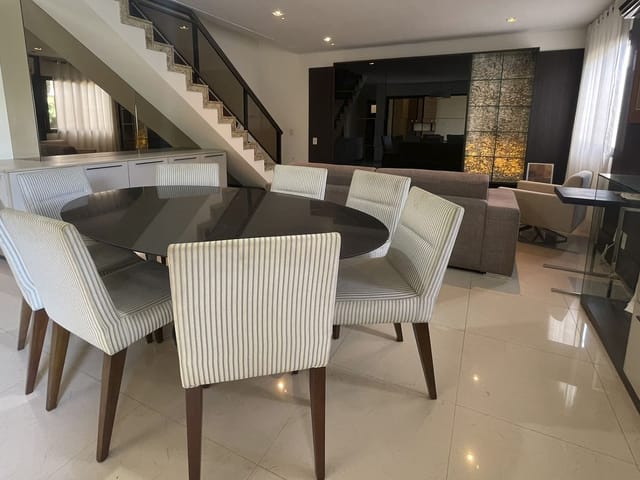 Casa com 200m² 4 quartos e 4 banheiros, à venda, no bairro Edson Queiroz em Fortaleza