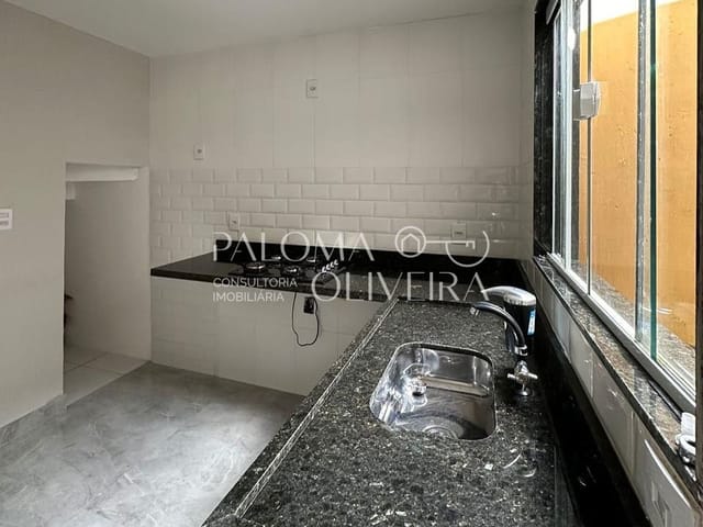 Casa 2 quartos e 2 banheiros, para alugar, no bairro Vargem Pequena em Rio de Janeiro