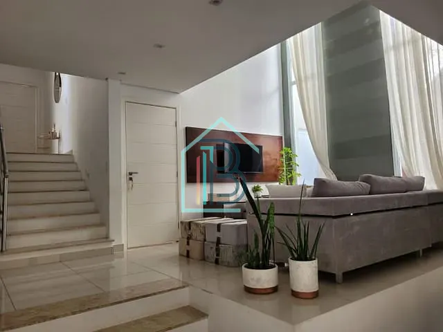 Casa com 360m² 4 quartos e 3 banheiros, à venda, no bairro São Paulo II em Cotia