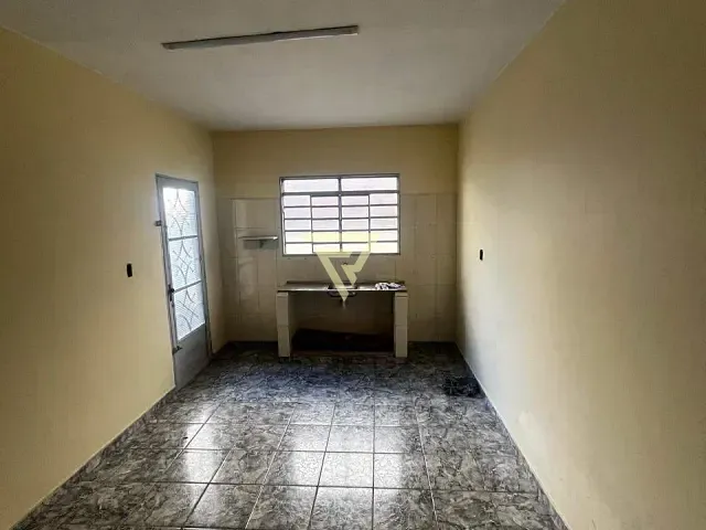 Casa com 144m² 1 quarto e 1 banheiro, para alugar, no bairro Vila Albertina em Ribeirão Preto