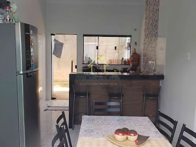 Casa com 200m² 2 quartos e 1 banheiro, à venda, no bairro Jardim Aeroporto em Guaxupé