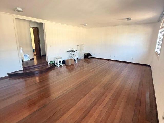 Foto do Casa - QR1-A Melhor localização, Sobrado com 573m2 com habite-se | SAMANTHA ADMINISTRACAO DE IMOVEIS LTDA
