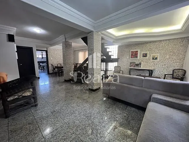 Casa com 451m² 4 quartos e 6 banheiros, à venda, no bairro São Francisco em Ilhéus