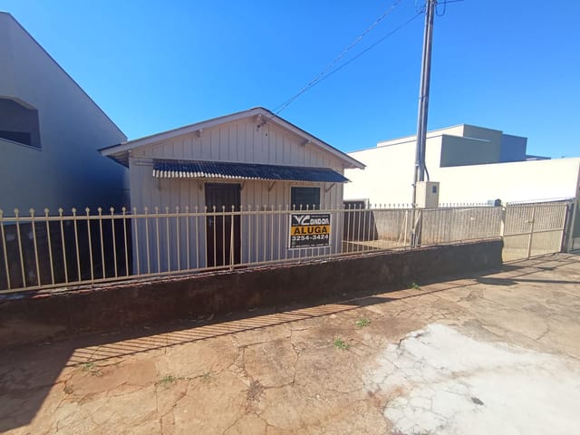 Casa 3 quartos e 1 banheiro, para alugar, no bairro Jardim Santo Antônio em Cambé