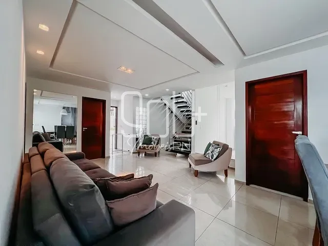 Casa com 305m² 4 quartos e 5 banheiros, à venda, no bairro Nova Parnamirim em Parnamirim