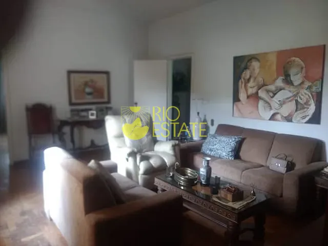 Casa com 876m² 4 quartos e 5 banheiros, à venda, no bairro Centro em Barra Mansa