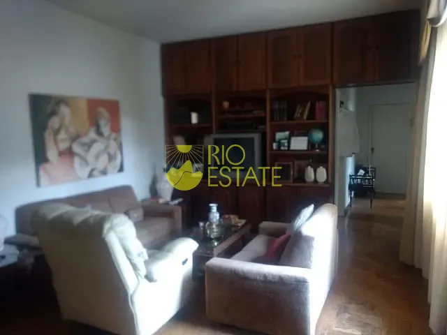 Casa com 876m² 4 quartos e 5 banheiros, à venda, no bairro Centro em Barra Mansa