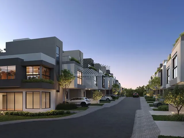 Casa com 255m² 4 quartos e 5 banheiros, à venda, no bairro Cidade Industrial em Curitiba