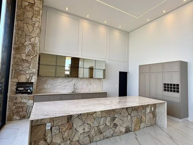 Casa com 686m² 4 quartos e 4 banheiros, à venda, no bairro Residencial Goiânia Golfe Clube em Goiânia