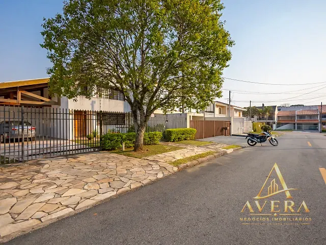 Casa com 467m² 3 quartos e 3 banheiros, à venda, no bairro Xaxim em Curitiba