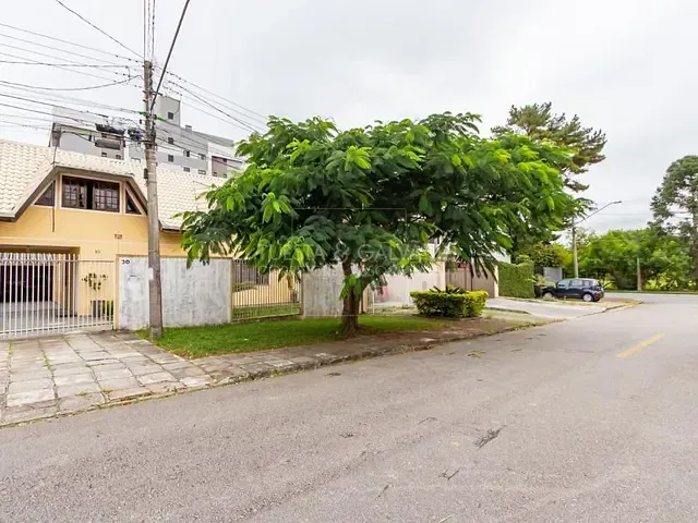 Casa com 263m² 5 quartos e 4 banheiros, à venda, no bairro CAJURU em Curitiba