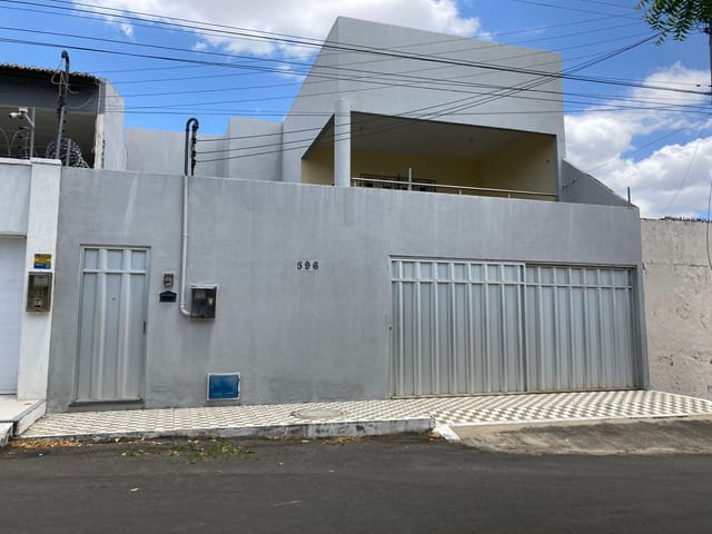 Casa com 200m² 4 quartos e 3 banheiros, para alugar, no bairro Junco em Sobral