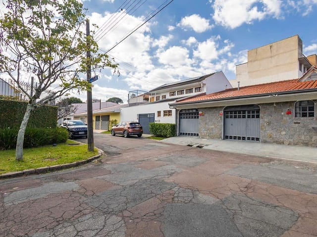 Sobrado 5 quartos e 3 banheiros, à venda, no bairro Seminário em Curitiba