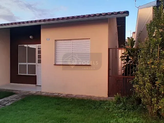 Casa 2 quartos e 1 banheiro, à venda, no bairro Residencial Van Den Broek em Holambra