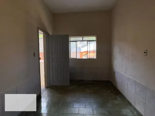 Casa 2 quartos e 1 banheiro, para alugar, no bairro Centro em Santos Dumont