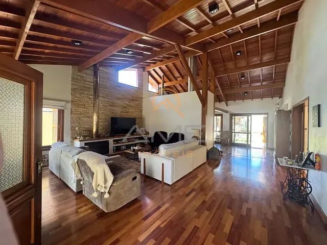 Casa com 500m² 3 quartos e 4 banheiros, à venda, no bairro Laranjal em Pelotas