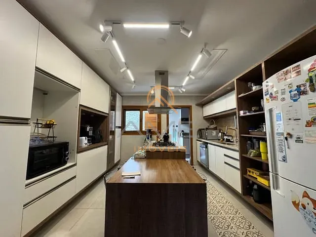 Casa com 500m² 3 quartos e 4 banheiros, à venda, no bairro Laranjal em Pelotas