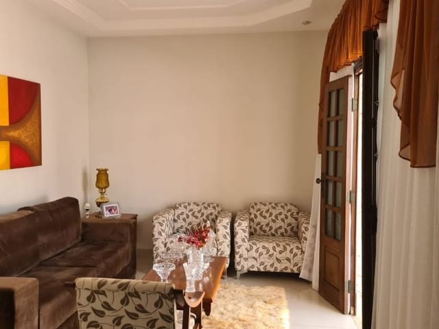 Casa com 354m² 3 quartos e 5 banheiros, à venda, no bairro Jardim Glória em Juiz de Fora