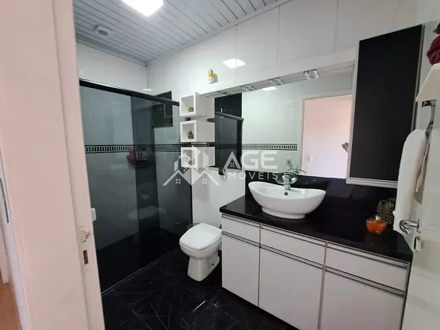 Casa com 262m² 2 quartos e 2 banheiros, à venda, no bairro Estevam Carraro em Erechim