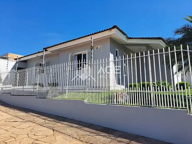 Casa com 262m² 2 quartos e 2 banheiros, à venda, no bairro Estevam Carraro em Erechim