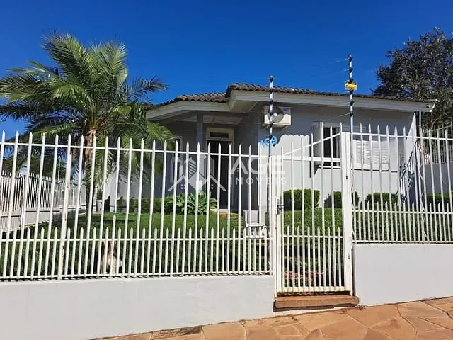 Casa com 262m² 2 quartos e 2 banheiros, à venda, no bairro Estevam Carraro em Erechim