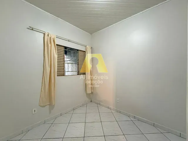 Casa 3 quartos e 2 banheiros, para alugar, no bairro Loteamento Santa Luzia em Rio Branco