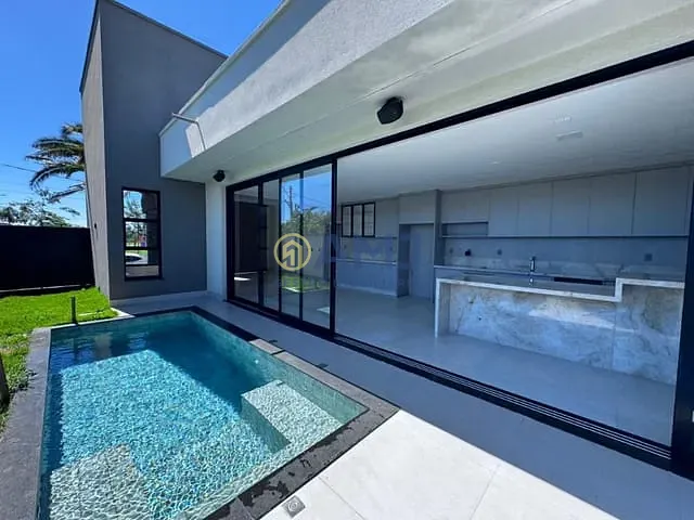 Casa com 357m² 3 quartos e 3 banheiros, à venda, no bairro Jardim Helvécia em Aparecida de Goiânia