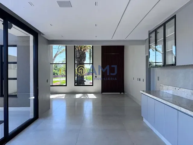 Casa com 357m² 3 quartos e 3 banheiros, à venda, no bairro Jardim Helvécia em Aparecida de Goiânia