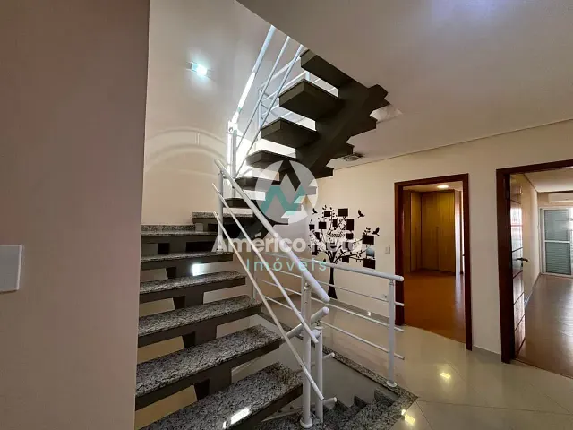 Sobrado com 280m² 3 quartos e 5 banheiros, à venda, no bairro Olímpico em São Caetano do Sul