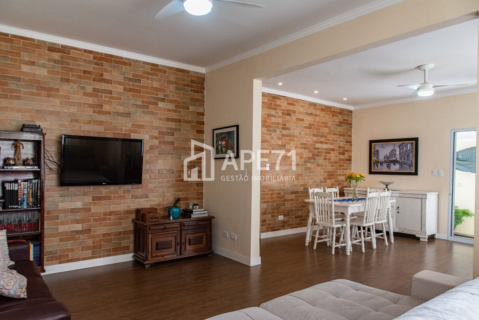 Casa à venda com 2 quartos, 120m² - Foto 3