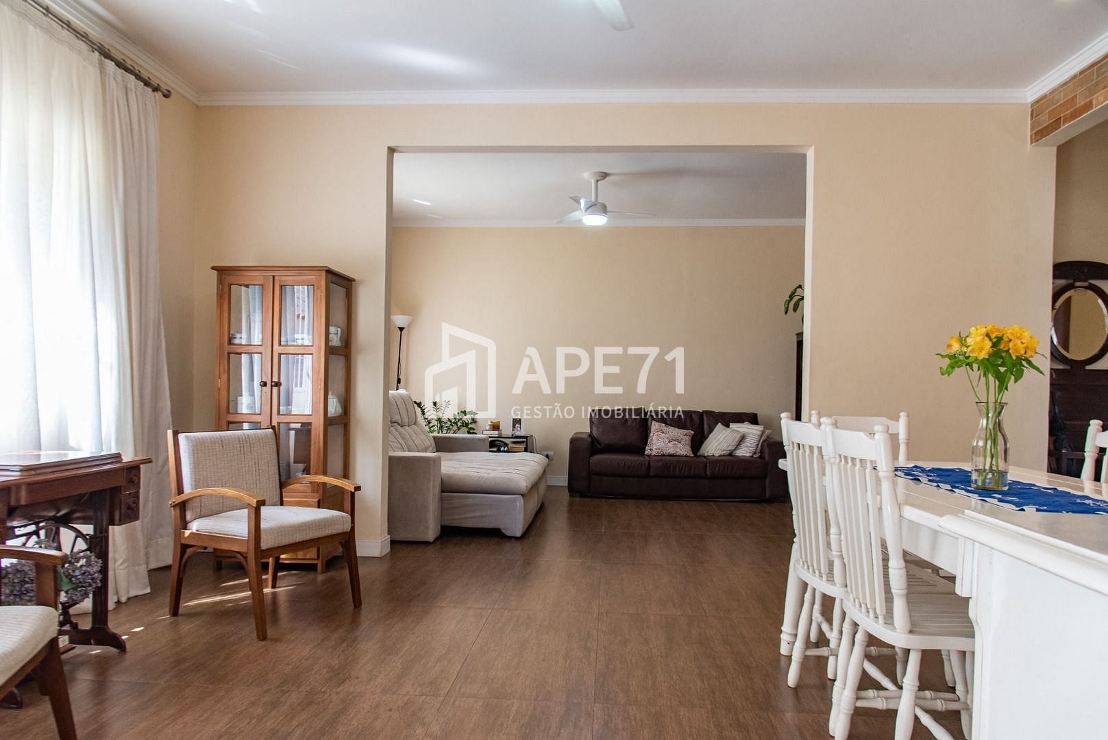 Casa à venda com 2 quartos, 120m² - Foto 2