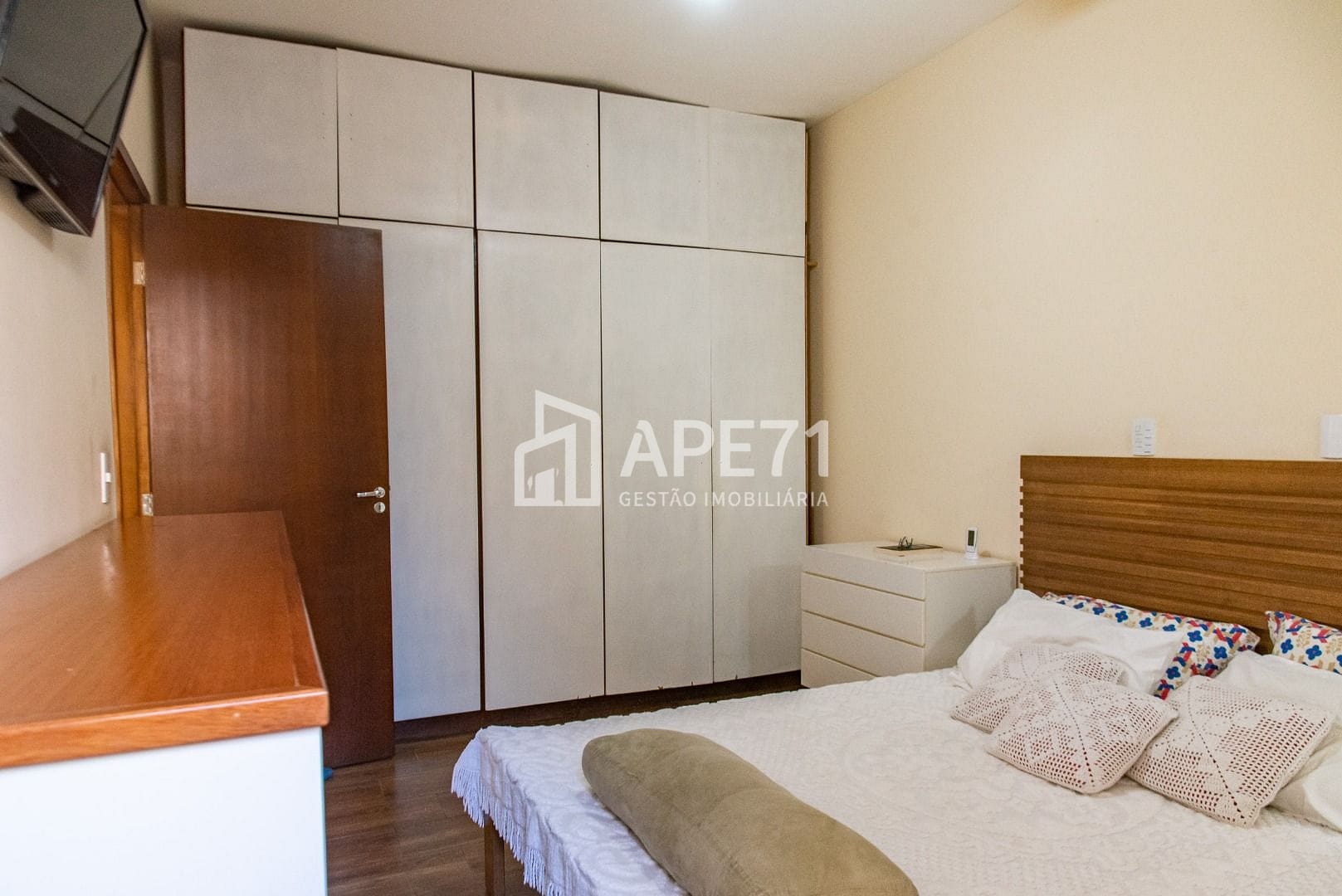 Casa à venda com 2 quartos, 120m² - Foto 11