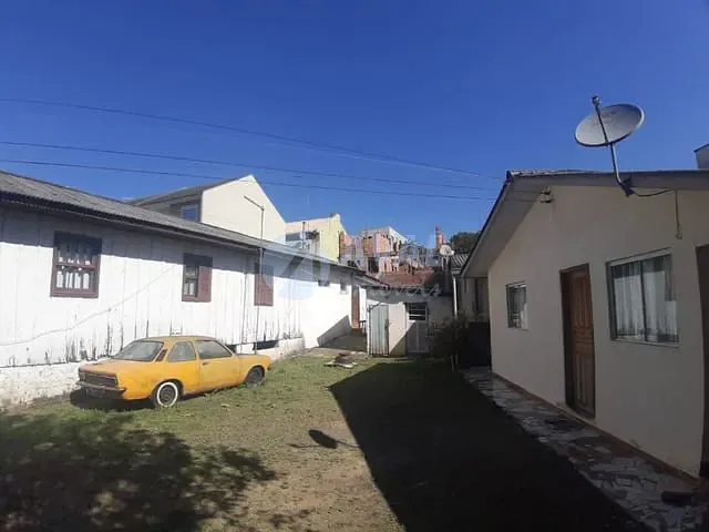 Casa 2 quartos e 1 banheiro, à venda, no bairro Sítio Cercado em Curitiba