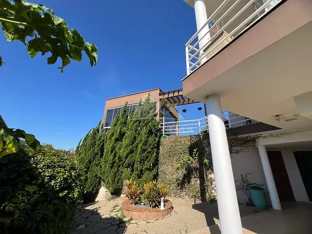 Casa 3 quartos e 1 banheiro, à venda, no bairro Grama em Juiz de Fora
