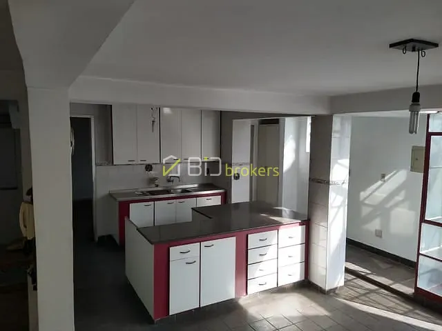 Casa com 130m² 5 quartos e 4 banheiros, à venda, no bairro Parque Continental em São Paulo
