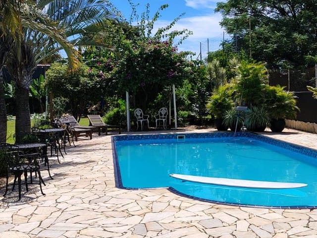 Casa com 1540m² 8 quartos e 7 banheiros, à venda ou para alugar, no bairro Loteamento Jardim Morumbi em Atibaia