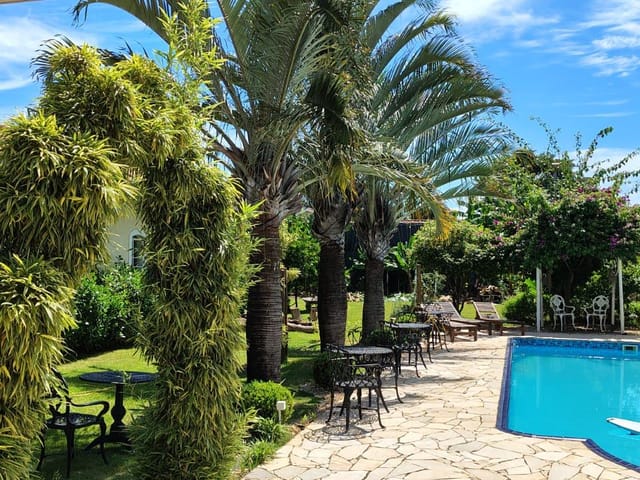 Casa com 1540m² 8 quartos e 7 banheiros, à venda ou para alugar, no bairro Loteamento Jardim Morumbi em Atibaia